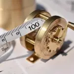 Vintage Mini Copper Tape Measure Antique-Style Manual Retractable Sewing Tailoring Tool with Brass Flywheel