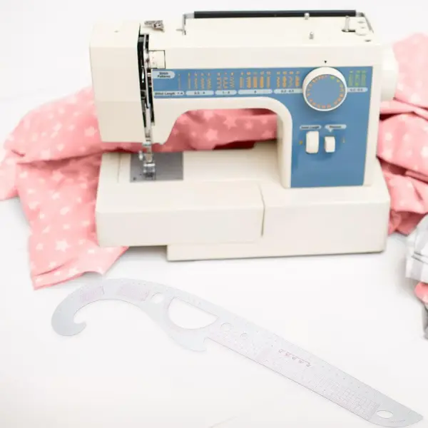 Curve Ruler Sewing Set for Garment Pattern Making and Tailoring, 2pcs French Curve Rulers for Clothing Design and Fabric Cutting, Multi-Functional Sewing Tools for Dressmakers