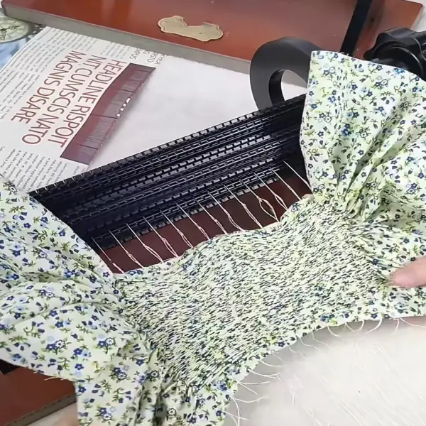 Fabric Pleating Tool, a Simple Pleating Tool, Highly Versatile, and Ideal for DIY Clothing Projects and Ruffle Sewing Machine Projects.