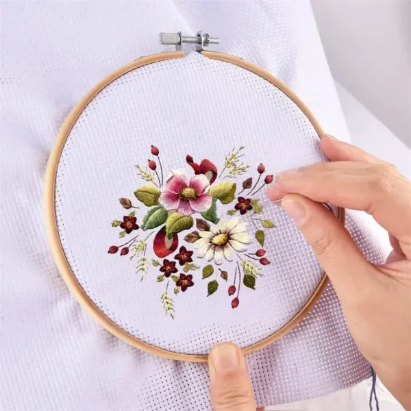 4HMENGFE 100 Colors/Set Sewing Tool Cross Stitch with Bamboo Ring e Embroidery Handmade Hoop Round Sewing Needlework Kits (Color : 100 Colors)
