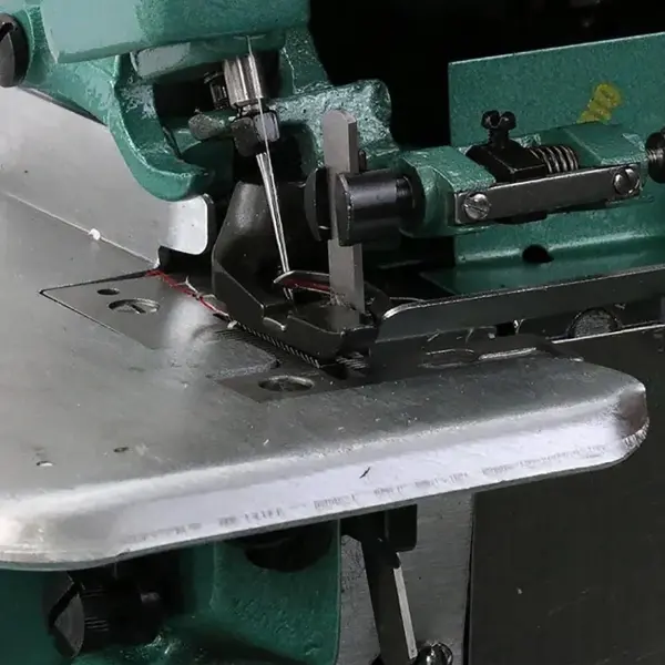 Heavy-Duty Industrial Overlock Sewing Machine, 3000 Stitches/Min, High-Speed Professional Serger for Durable Seam Finishing and Precision Stitching