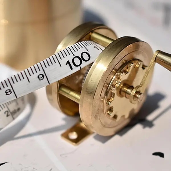 Vintage Mini Copper Tape Measure, Mini Manual Reel, Retractable Sewing Tailoring Tool, with Brass Flywheel, 1m Practical Measurement, for Sewing, Crafting