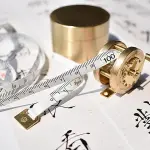 Vintage Mini Copper Tape Measure, Mini Manual Reel, Retractable Sewing Tailoring Tool, with Brass Flywheel, 1m Practical Measurement, for Sewing, Crafting