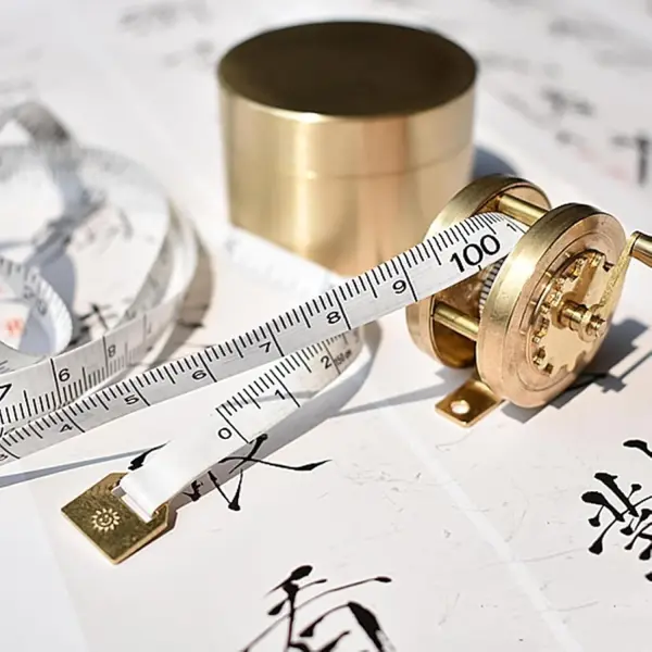 Vintage Mini Copper Tape Measure, Mini Manual Reel, Retractable Sewing Tailoring Tool, with Brass Flywheel, 1m Practical Measurement, for Sewing, Crafting