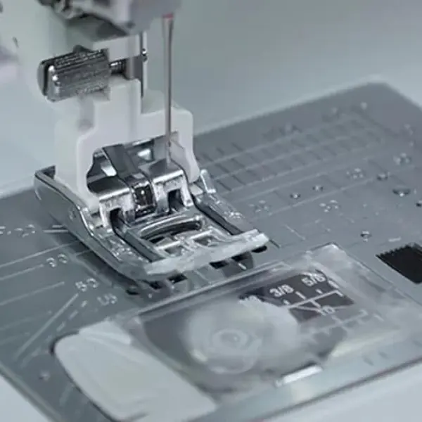 Janome Skyline S7